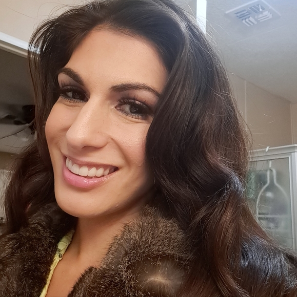 Meet your Posher, Alissa - Picture 1 of 1